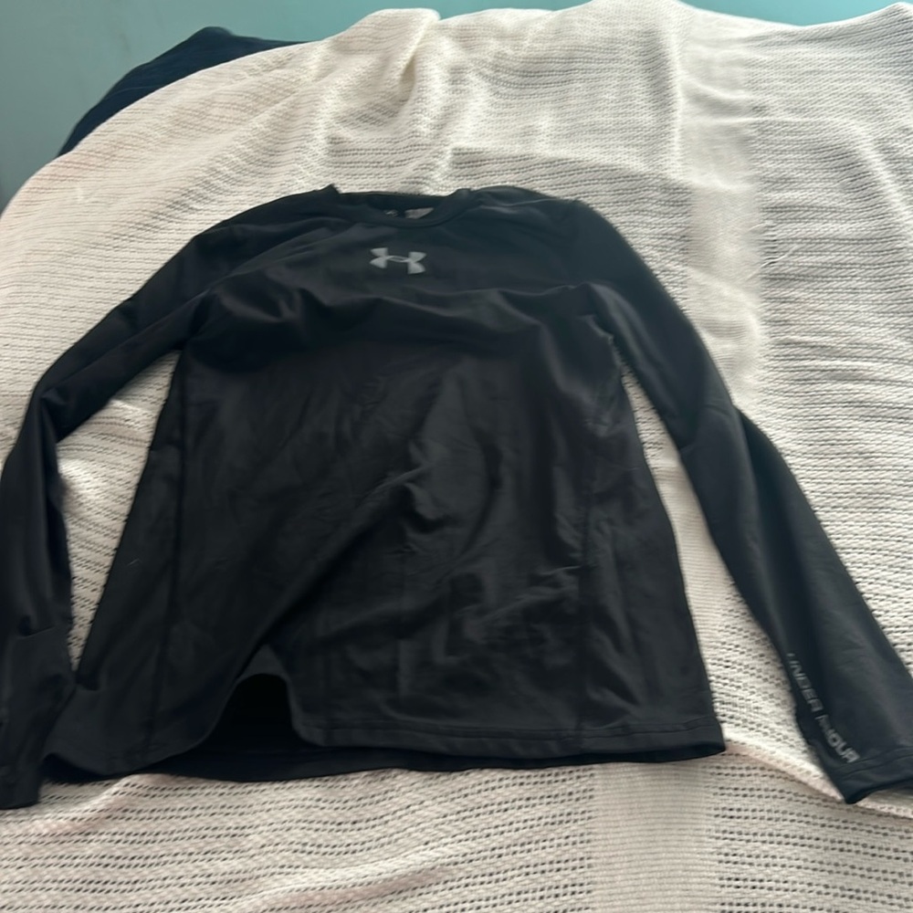 Under Armour Size YXL Black Cold Gear Undershirt - excellent condition
